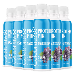 Vairākas Celebrate Protein Mini pudeles vīnogu garšā uz balta fona