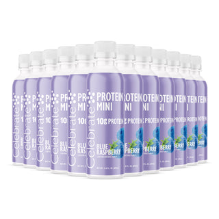 Vairāki Protein Mini Blue Raspberry garšas trauciņi uz balta fona